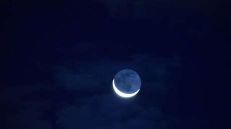 Captan imágenes de la Luna invertida perfectamente alineada sobre Venus (FOTOS)