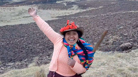 Solischa, la joven 'influencer' peruana que enseña quechua y sus tradiciones andinas