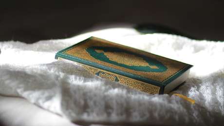 Matan a golpes y queman a un hombre por supuestamente profanar el Corán en una mezquita de Bangladés