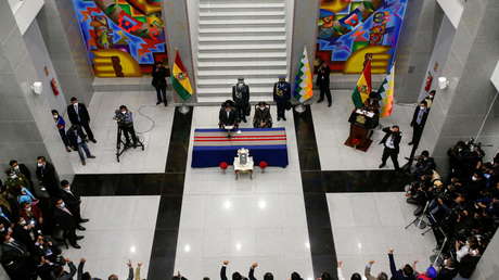 Luis Arce posesiona a 16 ministros de su gabinete tras asumir la Presidencia de Bolivia