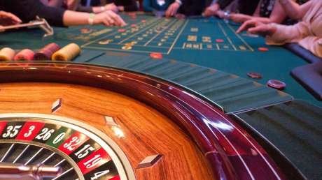 Se gasta a la ruleta 35 millones de dólares, gana un millón adicional, pero le pide al casino 330.000 de comisión