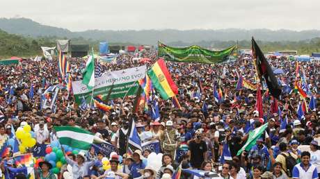 "Volvimos millones": Una multitudinaria marcha recibe a Evo Morales en la misma localidad de la que partió tras el golpe de Estado (VIDEO)