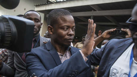 Pastor que afirma haber caminado en el aire y curado el VIH huye de Sudáfrica donde es buscado por lavado de dinero y provoca un incidente diplomático
