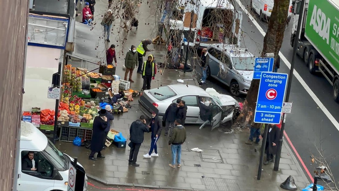 Un coche arrolla a una multitud en Londres, hiriendo gravemente a varias personas - RT