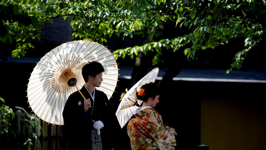 Japón invierte en aplicaciones de citas con inteligencia artificial para combatir su baja tasa de natalidad