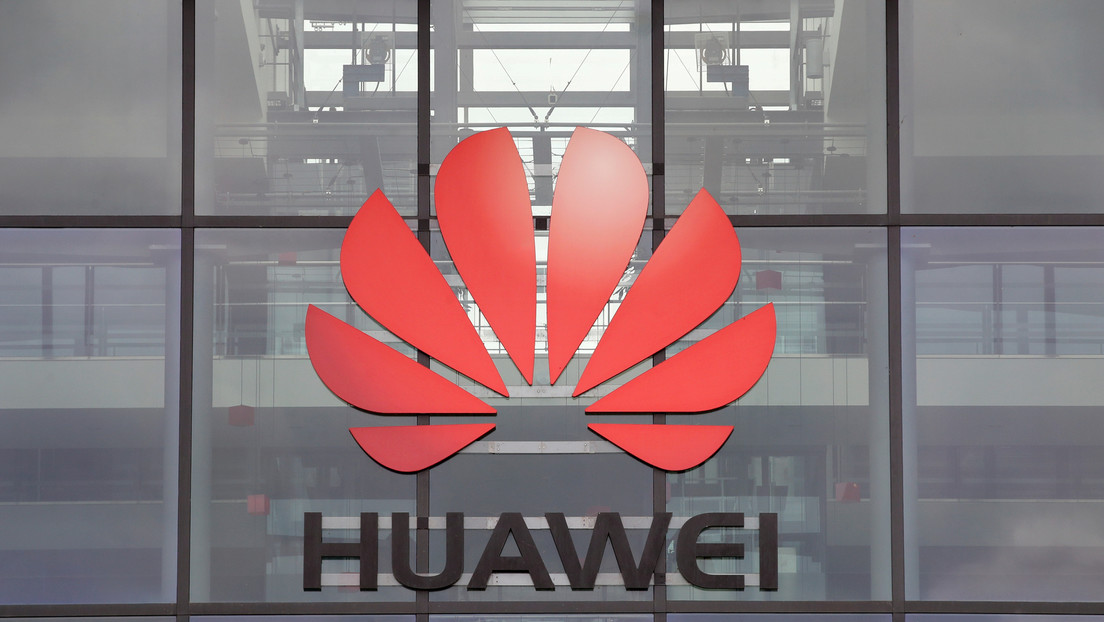 Huawei could follow Apple’s example and remove charging accessories from its new devices