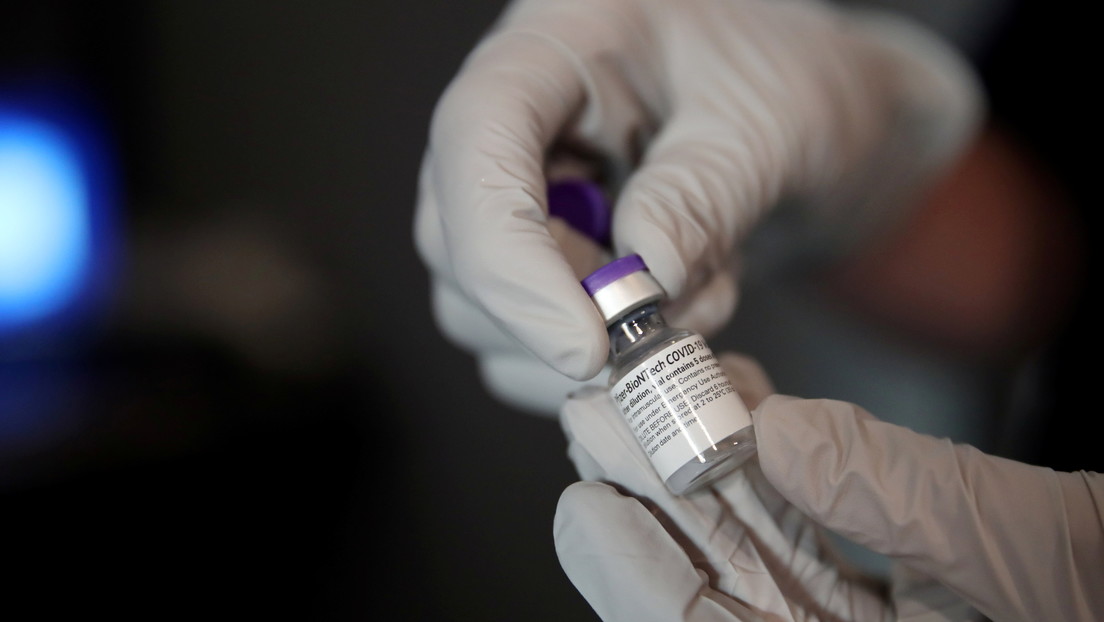 Dos trabajadores sanitarios en EE.UU. son tratados de emergencia tras recibir la vacuna de Pfizer