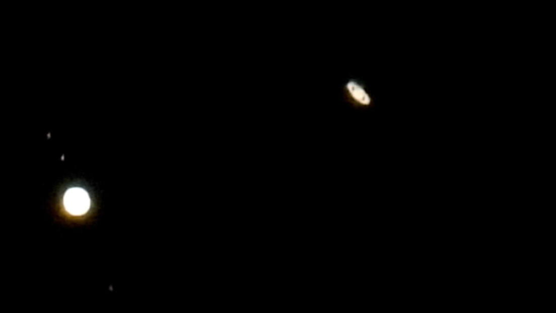 MEMES: La web está llena de fotos divertidas tomadas por teléfonos sobre la conexión entre Júpiter y Saturno
