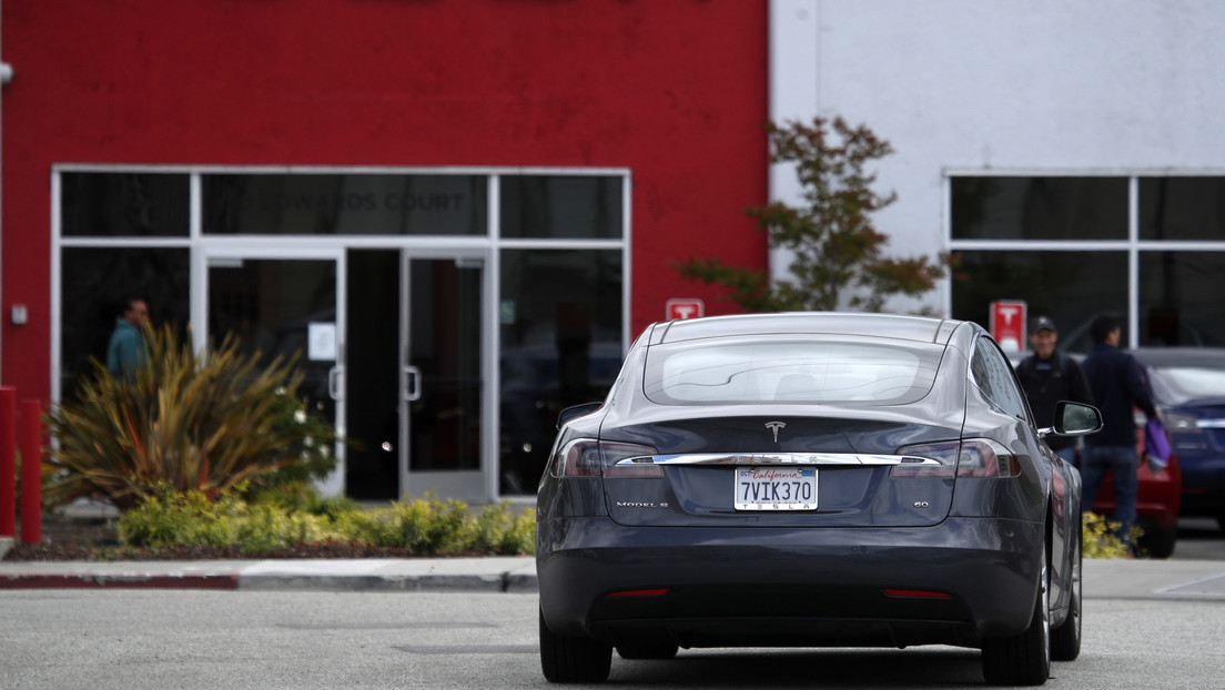 The owner of a Tesla came like his Model S stalled unexpectedly “like a launch vehicle” in the middle of a window (VIDEO)