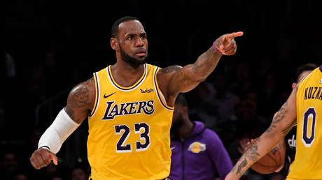 LeBron James 'explota' al ver las imágenes de un entrenador de fútbol americano pegando a un niño de 9 años