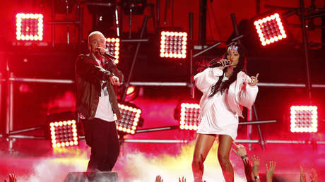 Eminem se disculpa con Rihanna en su nueva canción por las letras filtradas, en las que dijo "estar al lado" de su expareja que la agredió