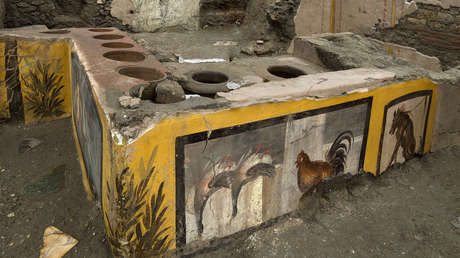 Descubren en Pompeya un antiguo restaurante aún con restos de comida