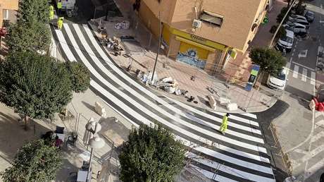 Un paso de cebra 'aspira' a ser el más raro de España y las redes estallan