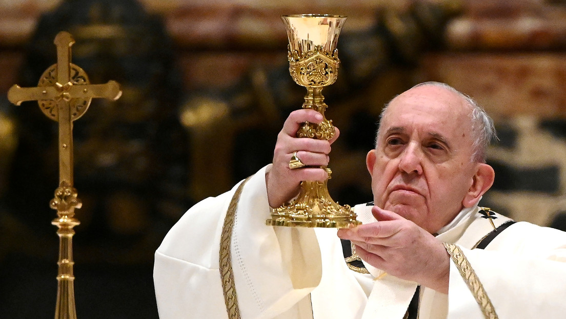 El papa Francisco dice que el mundo necesita "una vacuna para el corazón", además de la del coronavirus