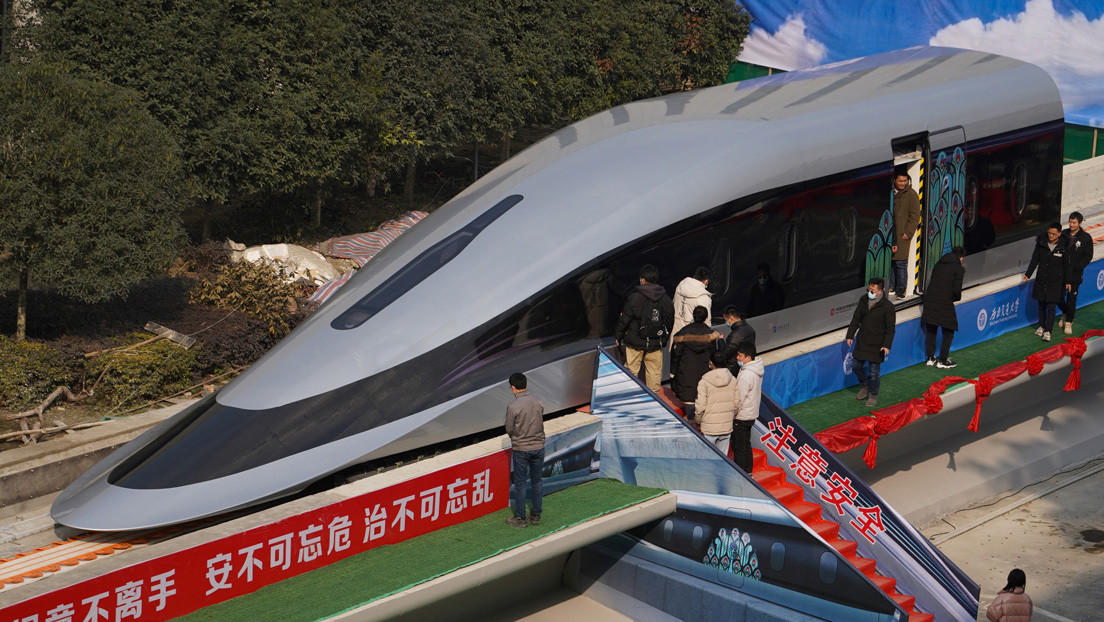 China presenta tren súper rápido que puede moverse con un dedo (+ Video)