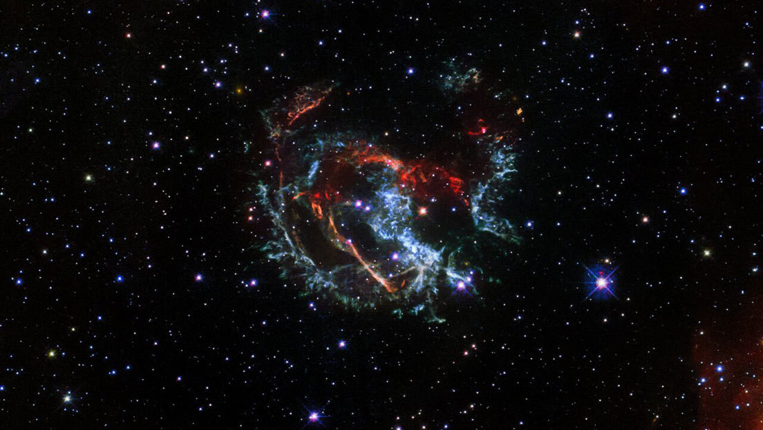 The Hubble Telescope Captures the "expansive gaseous body" of a supernova near our galaxy (VIDEO)