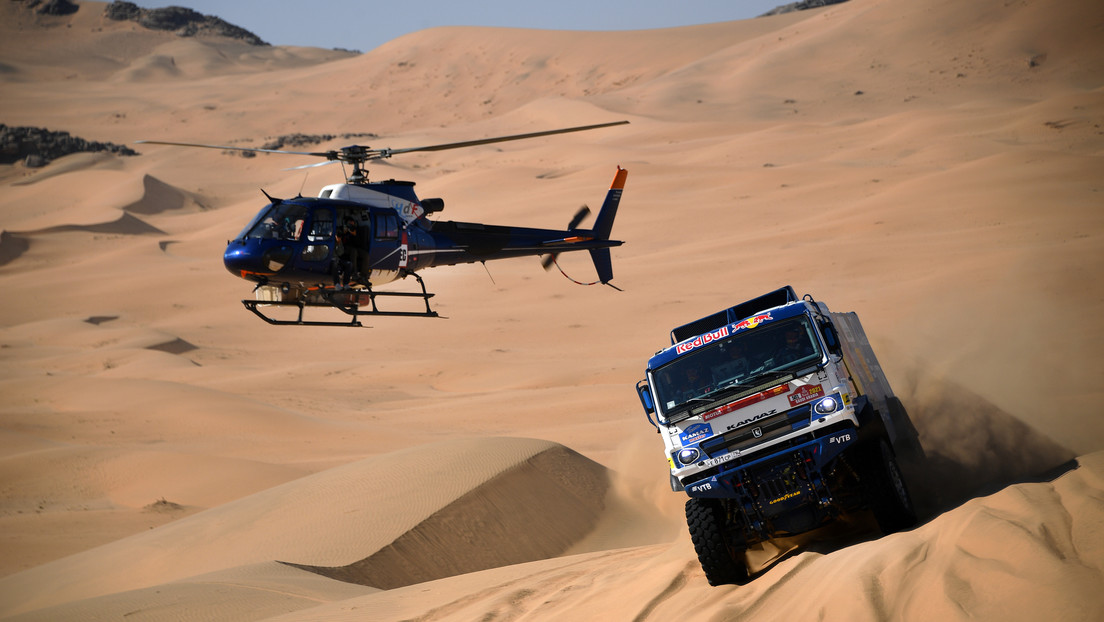 VIDEO: The extra shock between a truck and a full-stage helicopter of the Dakar Rally