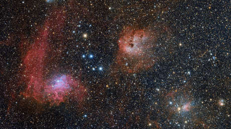 Un astrónomo aficionado toma una deslumbrante fotografía de una nebulosa desde el patio de su casa