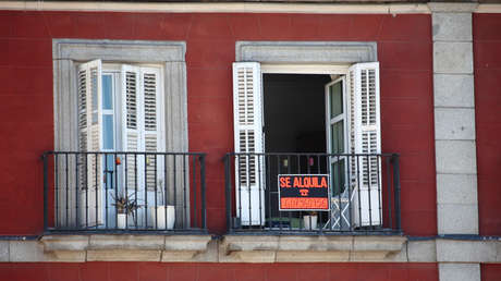 Dinero público para que los precios no bajen: el Ayuntamiento de Madrid subvenciona el alquiler a personas que ganan hasta 88.000 euros