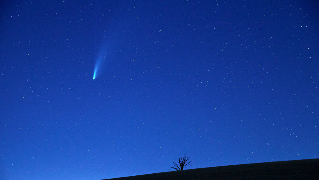 VIDEO: A UFO puzzles Florida residents and turns out to be a US Navy ballistic missile.