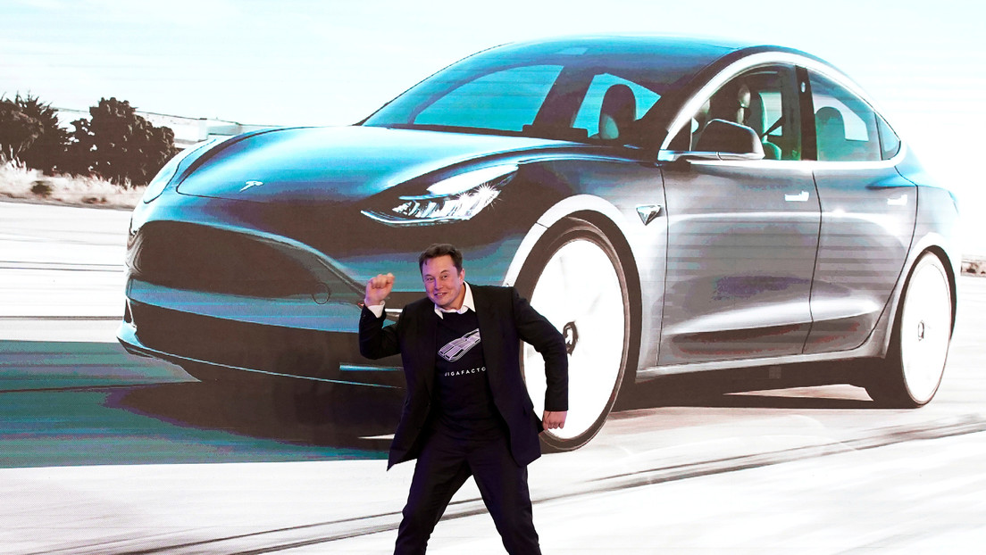 Elon Musk wants the new Tesla vehicle to be able to float on a subway on the sole with cohesive technology and James Bond style