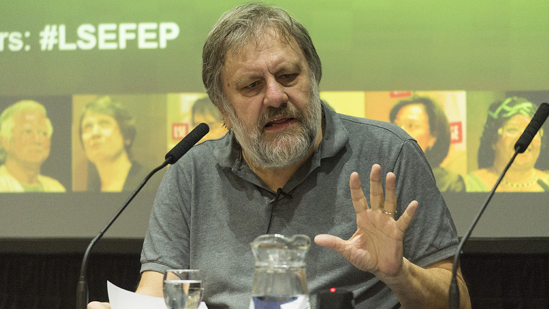 "Debemos vivir hasta morir": Slavoj Zizek reflexiona sobre cómo dar sentido a la vida en tiempos del coronavirus