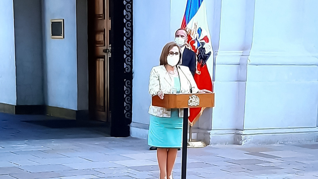 "Por ser mujer": la líder del Senado chileno reacciona después que Piñera la dejara hablando sola en una rueda de prensa (VIDEO)