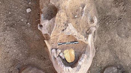 Encuentran una momia con lengua de oro en Egipto