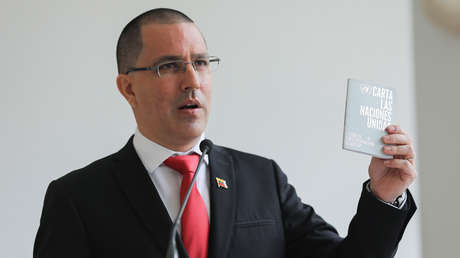 Arreaza entrega notas de protesta a cuatro embajadores europeos por su política de sanciones contra Venezuela