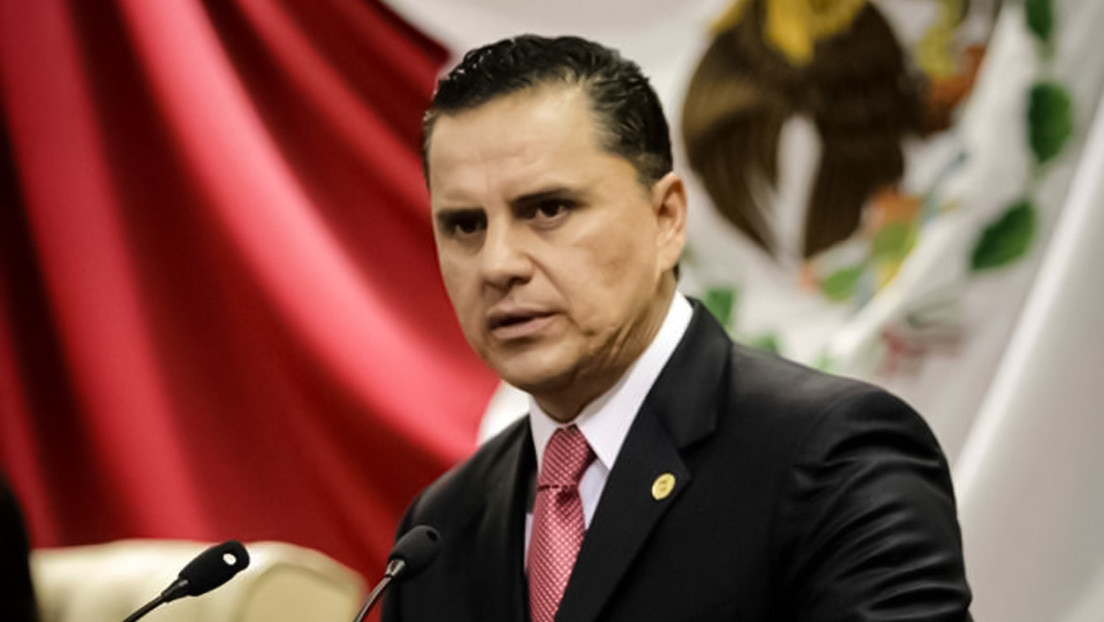 La justicia mexicana gira una orden de aprehensión contra el exgobernador de Nayarit Roberto Sandoval, acusado de nexos con el narco
