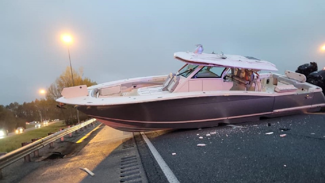 PHOTOS: A boat blocks a highway in Florida for hours when it detaches itself from the trailer in which it was transported