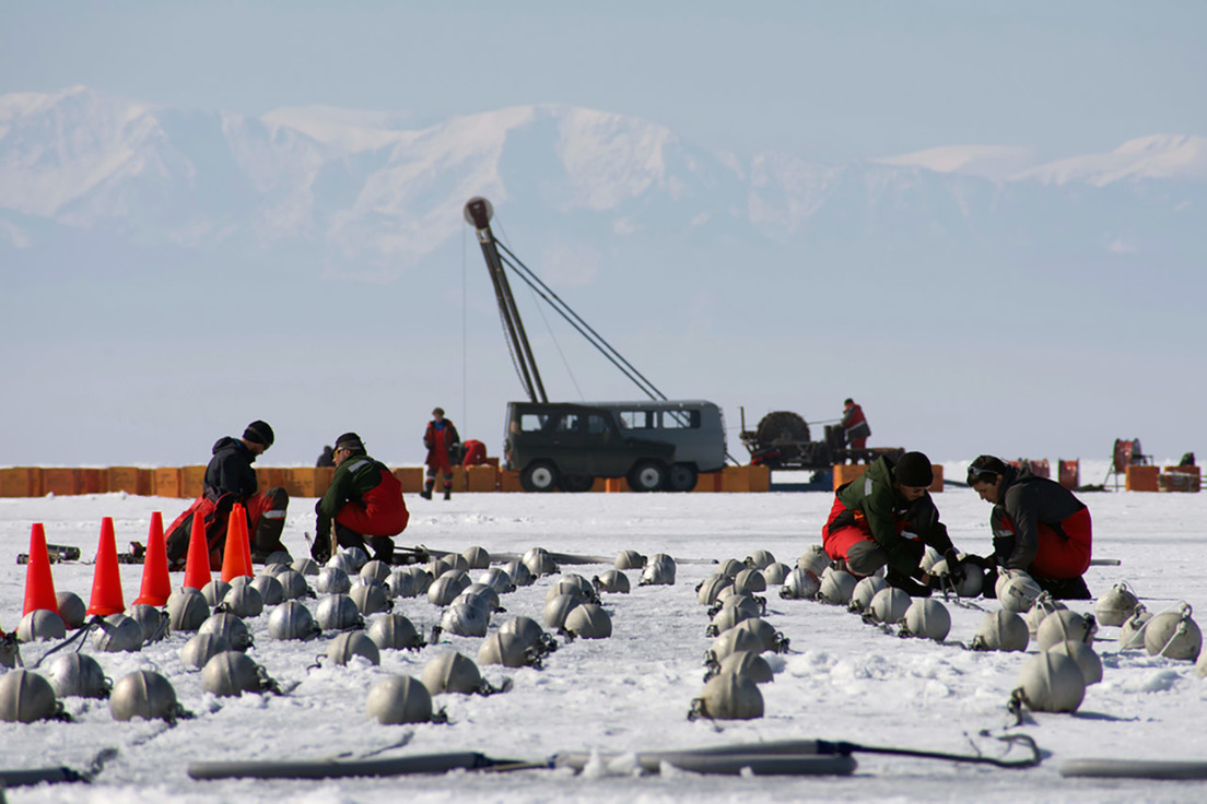 Inauguran en el fondo del lago Baikal un gran observatorio de neutrinos que ayudará a "entender cómo funciona el universo" | Noticias de Buenaventura, Colombia y el Mundo