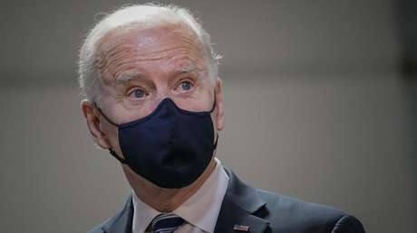 Acusan a un hombre que amenazó en un sitio web de memes con matar a Biden