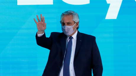 Alberto Fernández defiende el plan de vacunación de Argentina y le responde a Macri: "Se levanta de la cama, hace Zoom y nos critica"