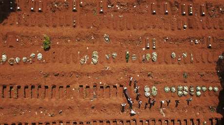 El día que Brasil alcanza un nuevo récord de muertes por coronavirus, Bolsonaro sale a "tranquilizar al pueblo" y se desata un cacerolazo