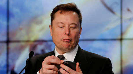 Elon Musk ofrece su "argumento más potente contra la existencia de los extraterrestres" y provoca una ola de bromas en Twitter