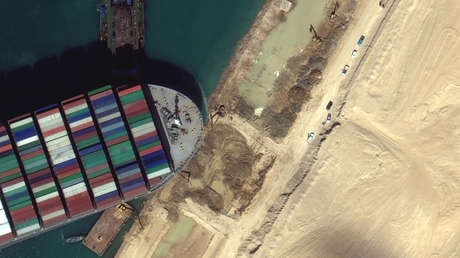 El portacontenedores Ever Given vuelve a bloquear el canal de Suez después de ser parcialmente reflotado debido a fuertes vientos
