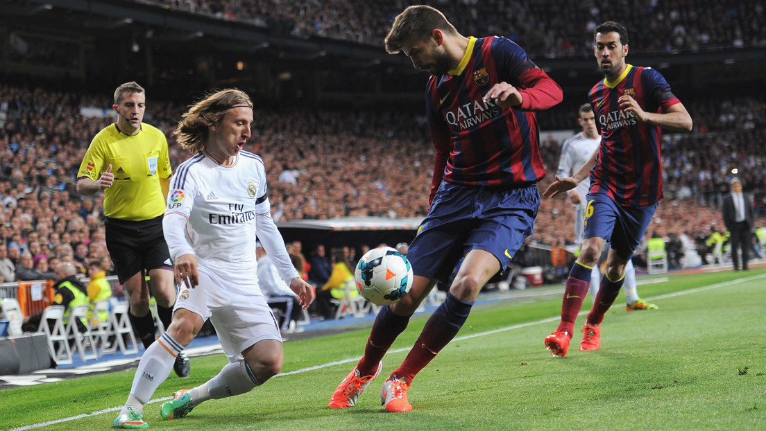 “¡Cuantos minutos quieres!”: Los agudos reproches de Modric a Piqué por quejarse con el árbitro al finale del spásico español (VIDEO)