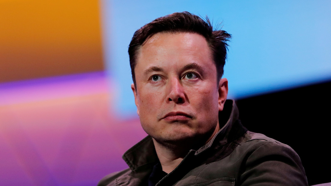 Elon Musk denies that the accident involved two people on board a Tesla car caused by the vehicle’s automatic pilot