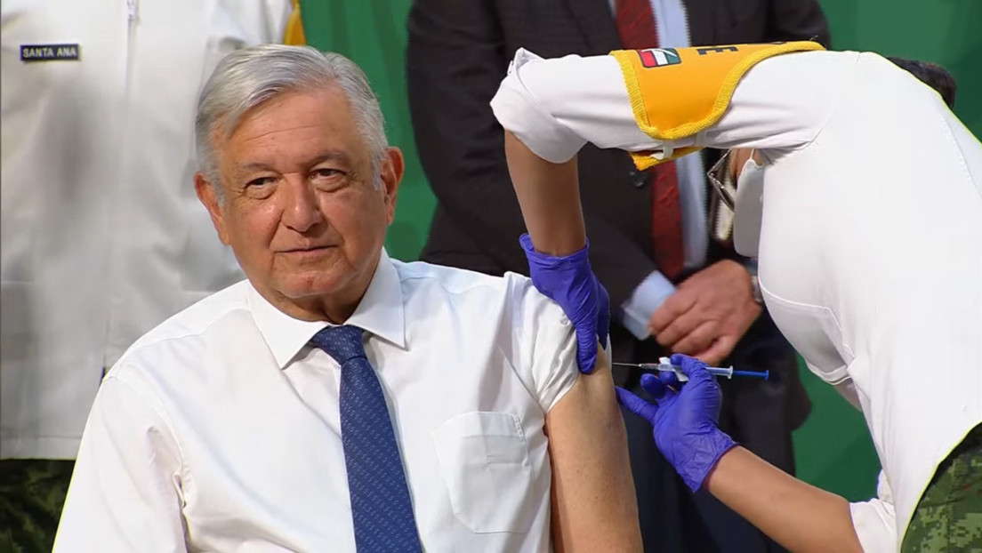 López Obrador receives the AstraZeneca vaccine against covid-19 during the morning conference