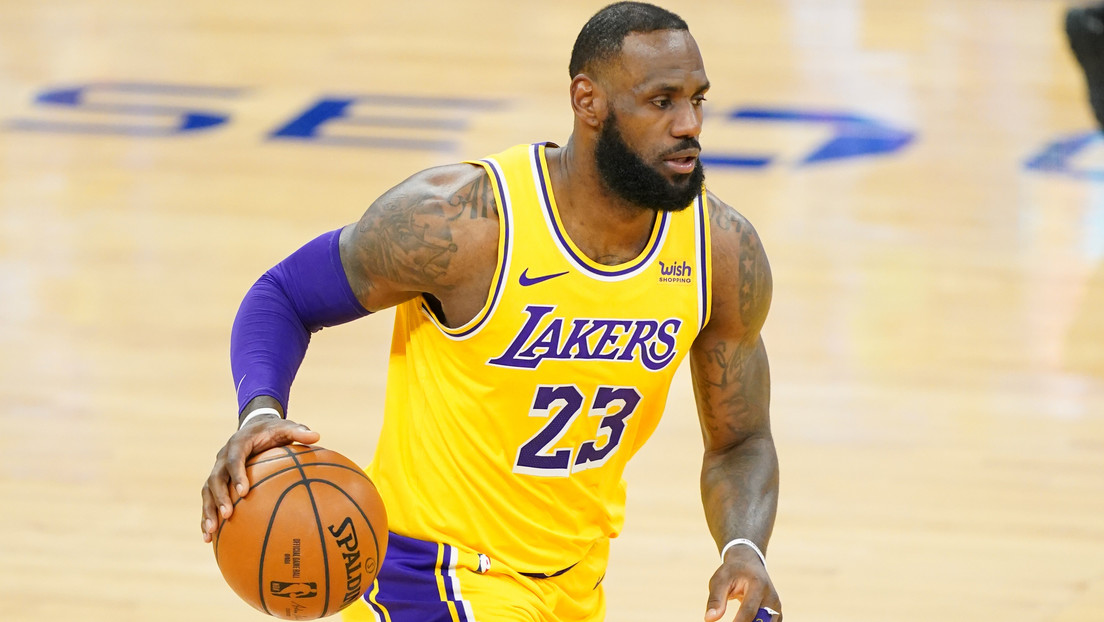 Eres el próximo&quot;: LeBron James tuitea una foto del policía que mató a una  menor afroamericana ​pero la borra tras una ola de críticas de internautas  - RT