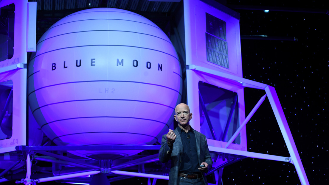 Blue Origin Demonstrates Awarding of a Million Dollar Contract to SpaceX to Take Astronauts to the Moon