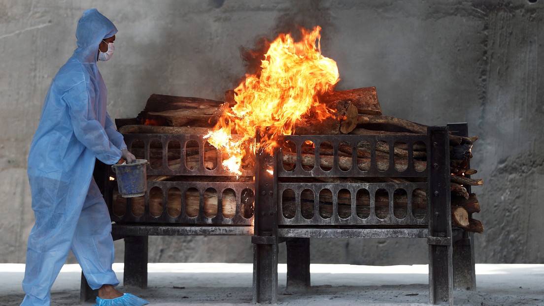 No había visto tantos cadáveres": Los hornos se funden en los crematorios  indios por exceso de muertos del covid-19 - RT