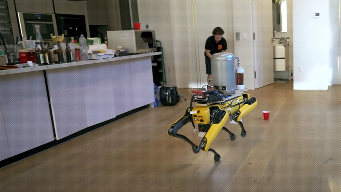 A ‘youtuber’ enseña al perro robot from Boston Dynamics’ n ‘orinar’ cerveza