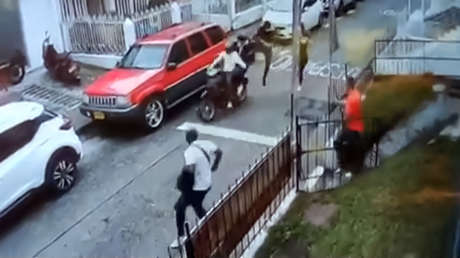 El 'Jackie Chan' colombiano: un hombre detiene de una patada voladora a dos ladrones en moto (VIDEO)