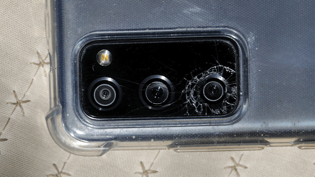 Samsung has filed a lawsuit against its Galaxy S20 series phones for design flaws