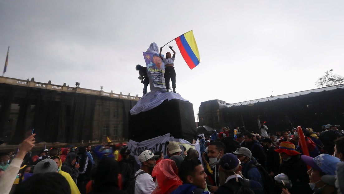 Sin la "excusa" de la guerra, el conflicto más postergado llega a las calles: ¿cuáles son las raíces de la protesta social en Colombia?