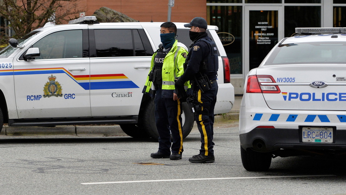 Policía canadiense se disculpa tras esposar por error a un afroamericano quien resultó ser un juez retirado de la Corte Suprema