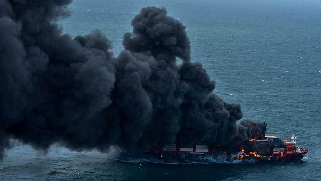 Sri Lanka se enfrenta al "peor desastre" ecológico marino de su historia tras el incendio de un buque de carga