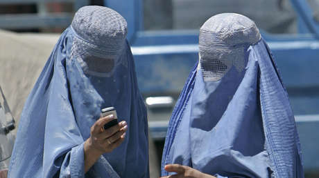 Castigan con 40 latigazos a una mujer afgana por hablar con un hombre por teléfono